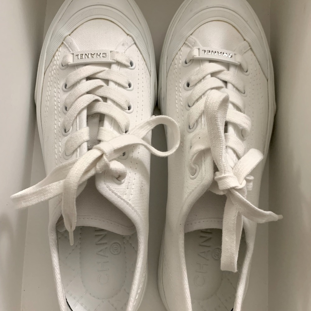 CH@N€£ white fabric sneakers
